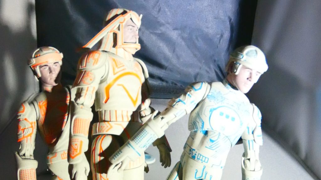 Tron Figures From Diamond Select Toys Review (Video)