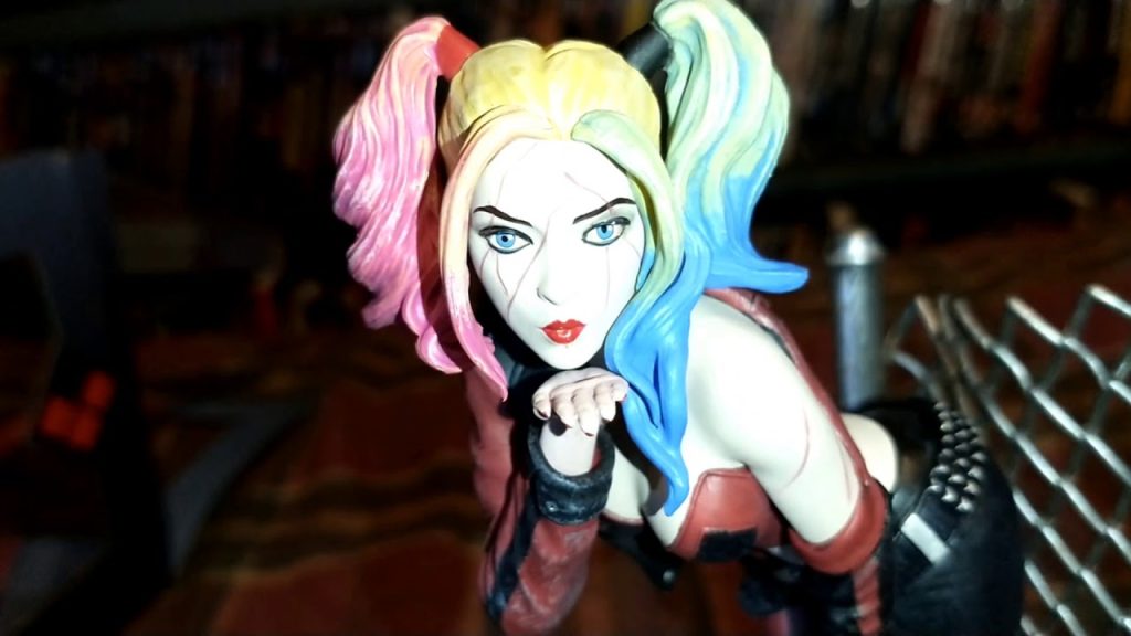 DIAMOND SELECT TOYS DC Gallery: DCeased Harley Quinn Unboxing and Review (Video)