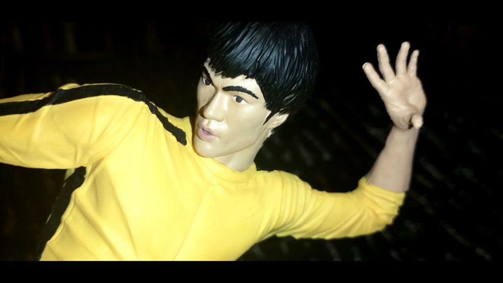 Bruce Lee Fire Gallery Diorama from Diamond Select Toys Review (Video)