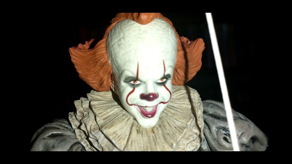 IT: Chapter 2 Pennywise Gallery Diorama from Diamond Select Toys Review