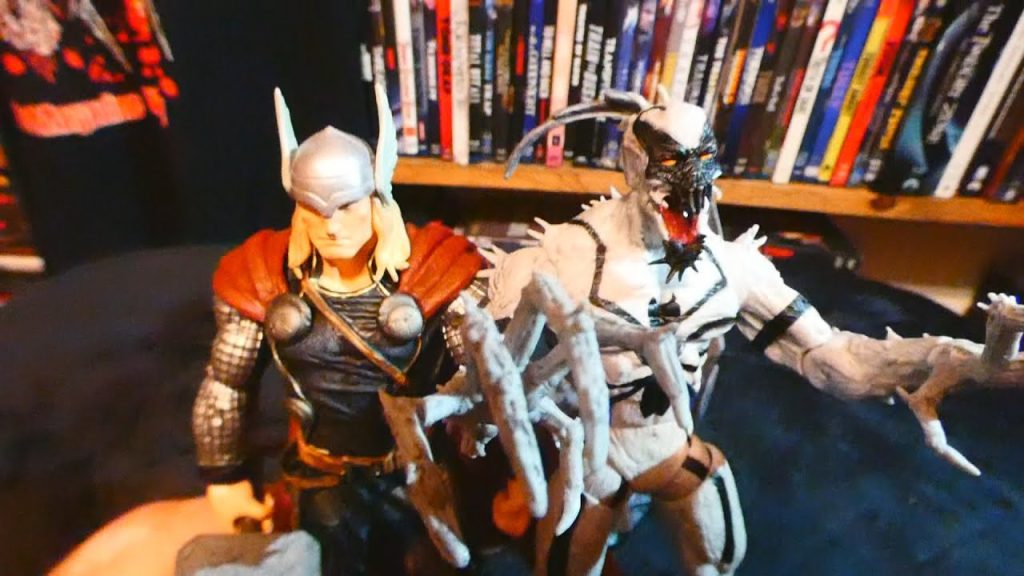 Diamond Select Toys Thor and Anti Venom Figure Reviews (Video)