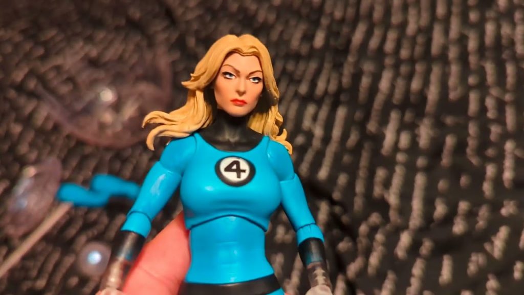 Invisible Woman Marvel Select Unboxing and Review from Diamond Select Toys