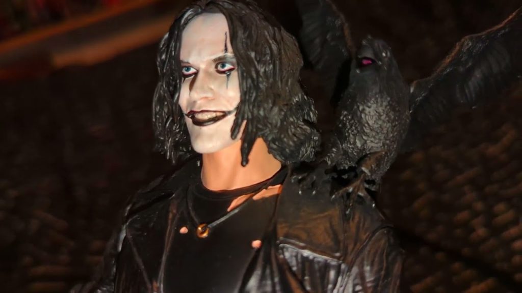 The Crow Mini-Bust and Premier Collection Resin Statue from Diamond Select Toys Unboxing