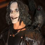 The Crow Mini-Bust and Premier Collection Resin Statue from Diamond Select Toys Unboxing